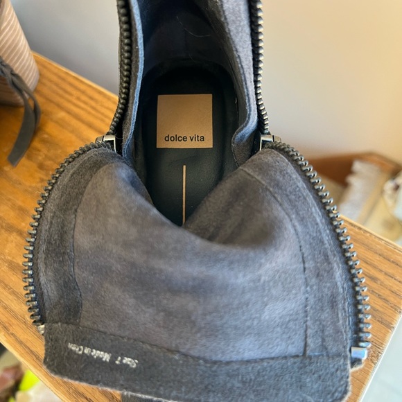 Dolce Vita Stacked Heel Booties, 7, EUC! - Picture 6 of 8